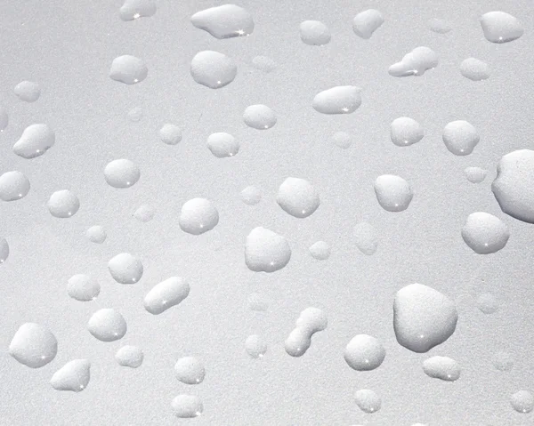 Primo piano delle gocce d'acqua sulla superficie metallica come sfondo . — Foto Stock