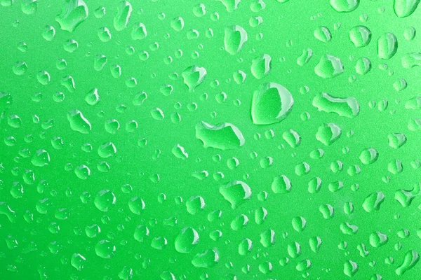 Close-up de gotas de água na superfície do metal como fundo. Verde — Fotografia de Stock