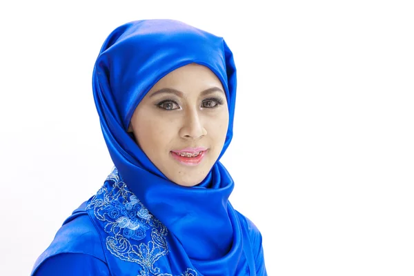Vackra asiatiska muslimsk kvinna ler — Stockfoto
