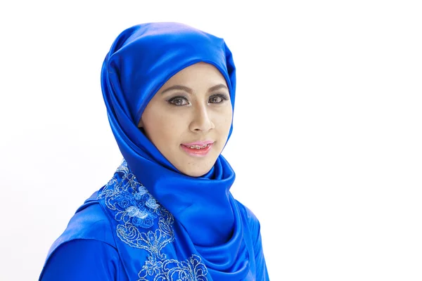 Hermosa asiático musulmán mujer sonriendo —  Fotos de Stock
