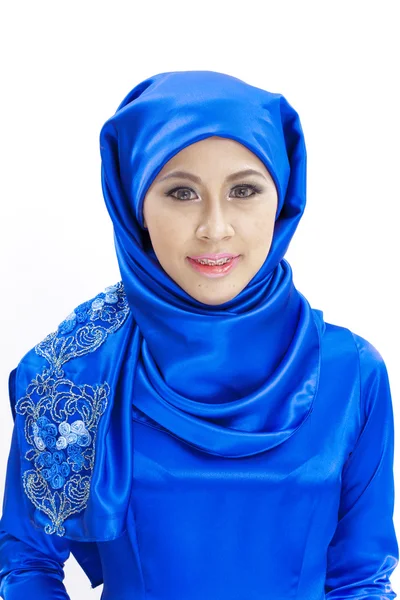 漂亮的亚洲穆斯林女子微笑 — 图库照片