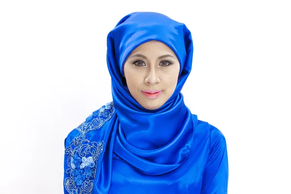 Krásná asijská muslimská žena s úsměvem — Stock fotografie