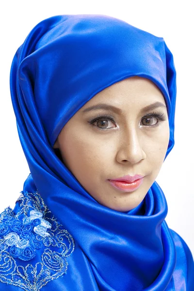 Mavi elbiseleri Müslüman kadın — Stok fotoğraf
