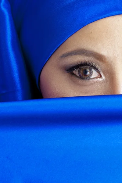 Muslimské ženy v modrý šátek — Stock fotografie