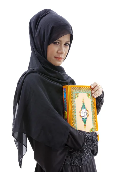 Muslim woman holding holy koran — Stock Photo, Image