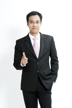 yakışıklı olan gösteren goodluck işareti