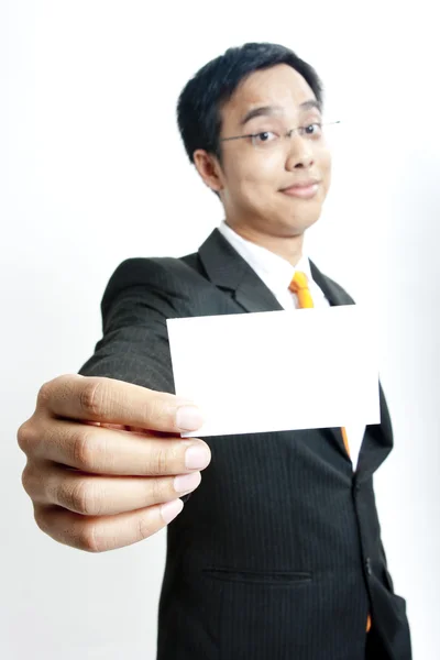 Affärsman som håller Tom Obs kort — Stockfoto