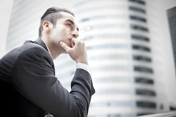 Joven hombre de negocios guapo — Foto de Stock