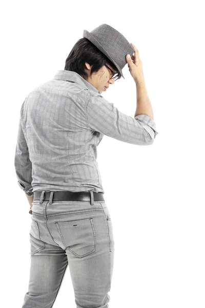 カジュアルな服装と灰色の帽子を着ているアジア人 — ストック写真