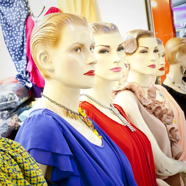 Mannequins in winkel — Stockfoto