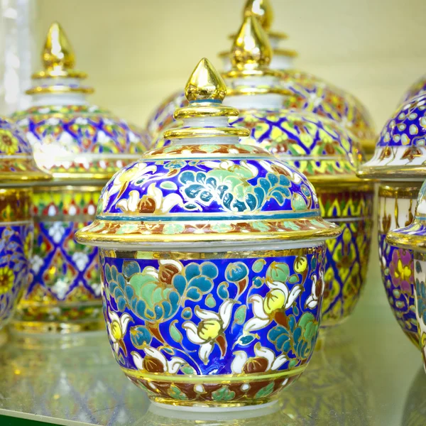 Beaux-arts thaïlandais de cinq bols à thé de couleur — Photo