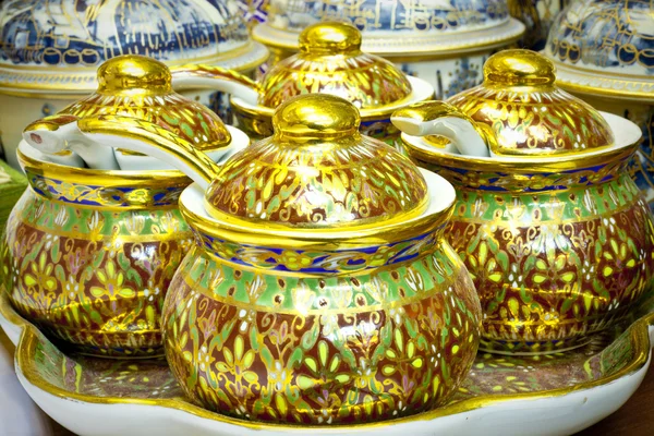 泰国美术的五种颜色碗泡的茶 — 图库照片