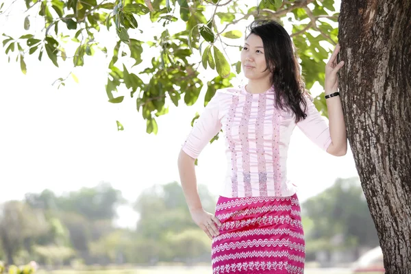 Young burmese woman — Stock Photo, Image