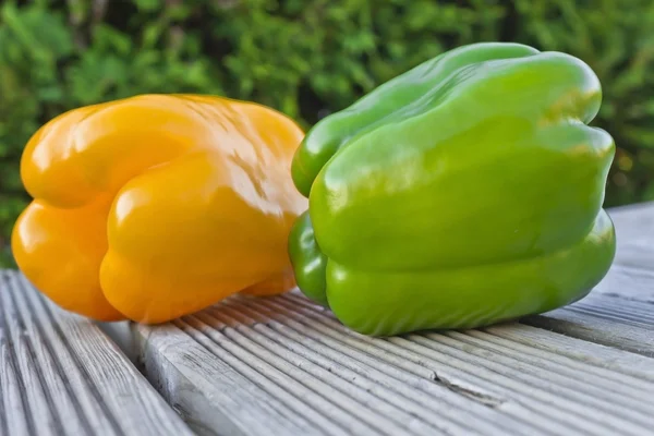 Pimentón amarillo y verde — Foto de Stock