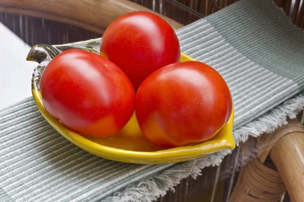 Tomatoes in a bowl on the table — Stock Photo, Image