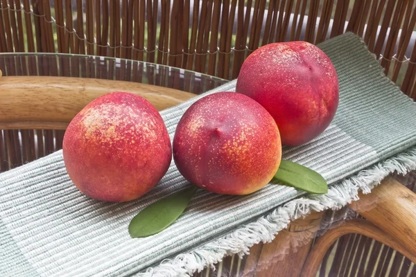 Peaches on the table — Stock Photo, Image