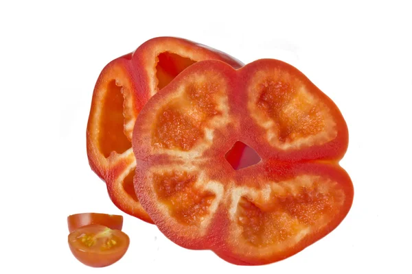 スライスしたパプリカとトマトの白い背景で隔離 — ストック写真