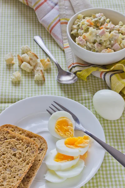Frühstück auf dem Tisch — Stockfoto