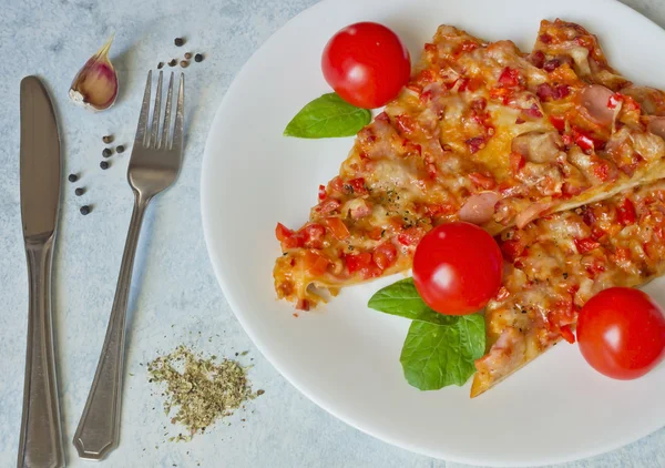 Serving of fresh pizza — Stock Photo, Image