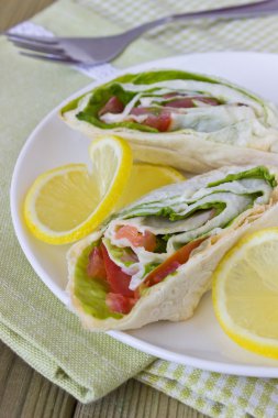 Balık ve sebze bir tortilla