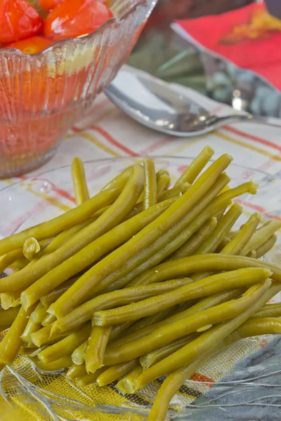 Ingeblikte tomaten en groene bonen — Stockfoto