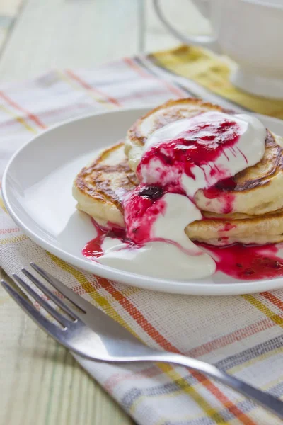 Delicious pancakes with sour cream and jam — Stock Photo, Image