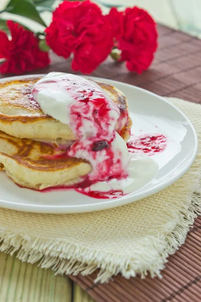 Delicious pancakes with sour cream and jam — Stock Photo, Image