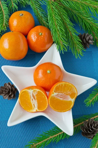 Bright ripe tangerines in a bowl — Stok fotoğraf