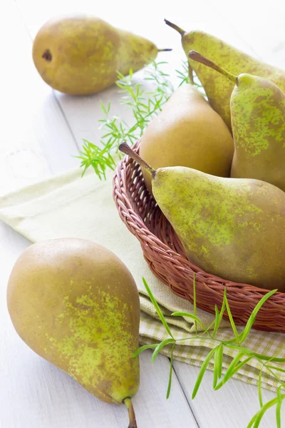 Pears in a basket — Stock Photo, Image