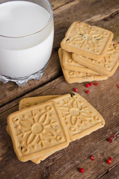 Galletas y leche —  Fotos de Stock