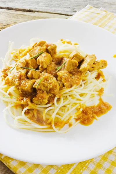 Spaghettis italiens avec sauce à la viande — Photo