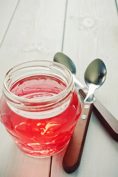 Marmelade und Löffel — Stockfoto