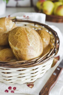 ekmeği ve olgun elma