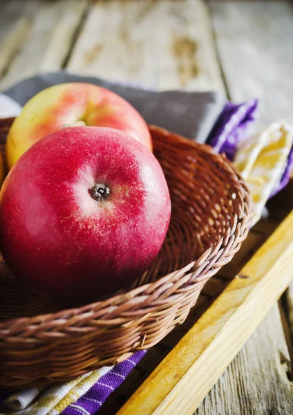 Ripe red apples in a basket — Stock Photo, Image