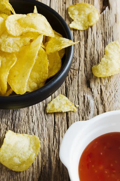 Potato chips and sauce — Stock Photo, Image
