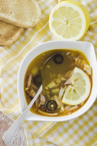 Sopa, limón y tostadas —  Fotos de Stock
