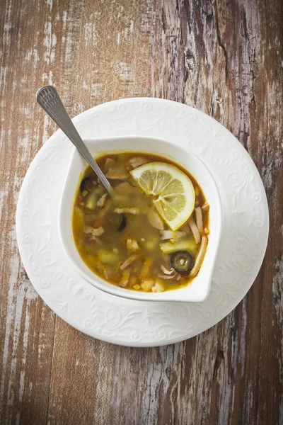 Sopa en un plato hermoso —  Fotos de Stock