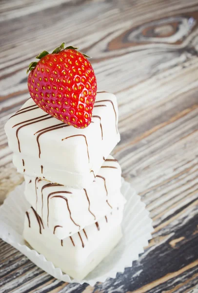 Cakes covered with white chocolate — Stock Photo, Image