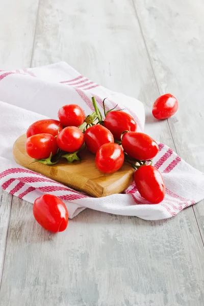 Bunch of ripe tomatoes — Stock Photo, Image