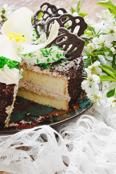 Sliced chocolate cake — Stock Photo, Image