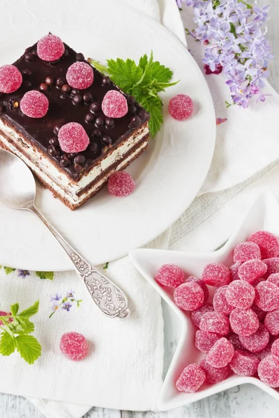 Cake and raspberry candy — Stock Photo, Image