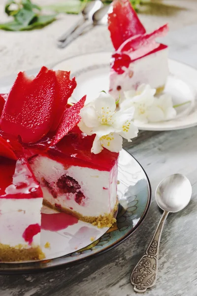 Torta celebrativa affettata — Foto Stock