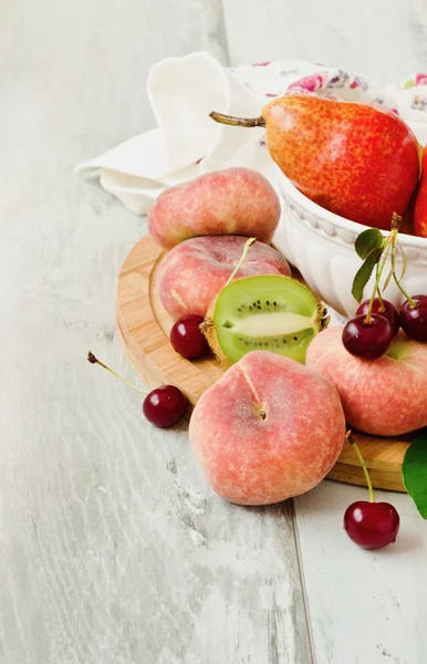 Frutas frescas diferentes — Fotografia de Stock
