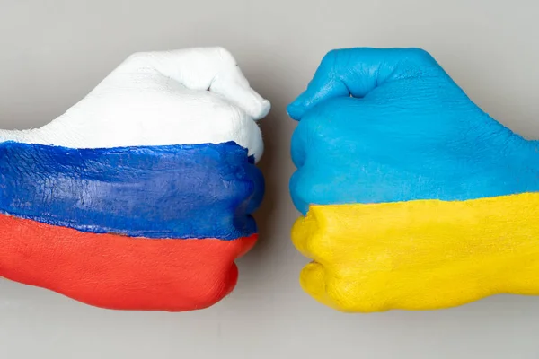 Banderas Ucrania Rusia Bandera Las Manos Golpean Los Demás Fondo Imagen De Stock