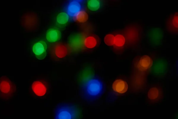 Desenfocado Grandes Luces Multicolores Bokeh Sobre Fondo Negro Manchas Azules —  Fotos de Stock