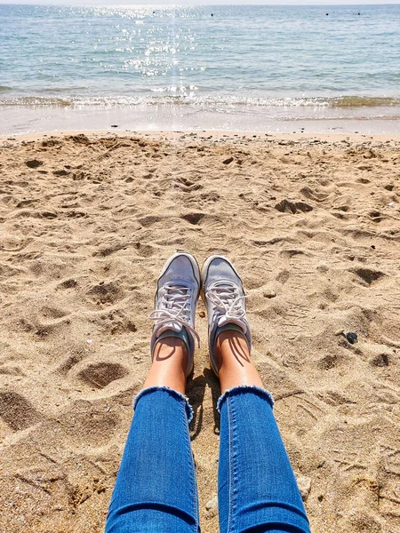 Elongated Woman Legs White Sneakers Jeans Yellow Sand Beach Summer — Stock Photo, Image