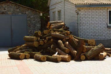 yakacak odun yığını