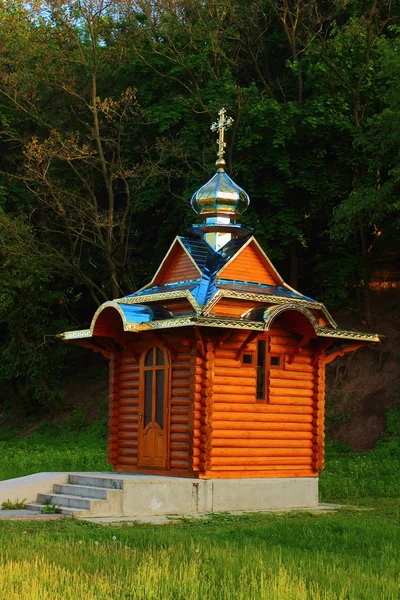 Pequeña iglesia de madera — Foto de Stock