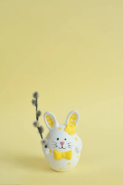 Святом Великодня Милий Кролик Гілками Верби Кицьками Білому Тлі Весна — стокове фото