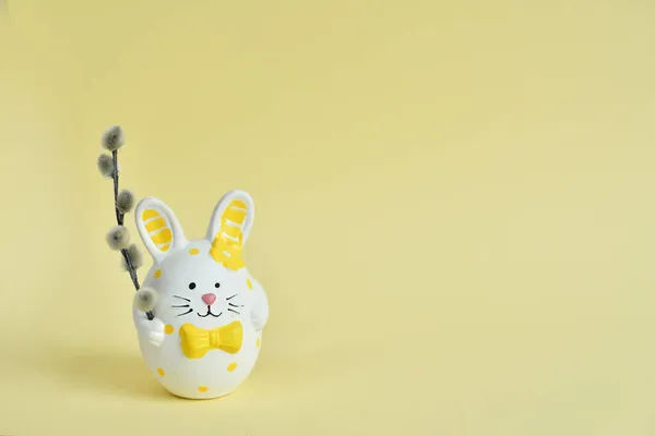 Святом Великодня Милий Кролик Гілками Верби Кицьками Білому Тлі Весна — стокове фото